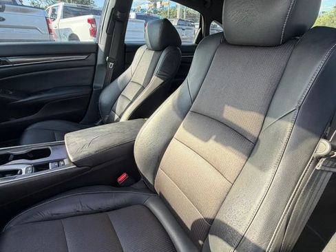 Used 2018 Honda Accord Sport image 13