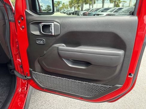 Used 2025 Jeep Wrangler Sport AWD/4WD image 9