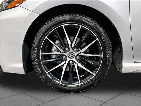 Used 2024 Toyota Camry SE FWD image 11