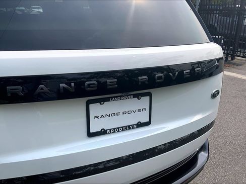 Used 2023 Land Rover Range Rover SE AWD/4WD image 9