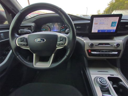 Certified 2022 Ford Explorer XLT w/ Class IV Trailer Tow Package image 16