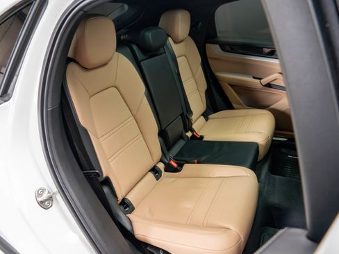 Certified 2024 Porsche Cayenne Coupe AWD/4WD image 42
