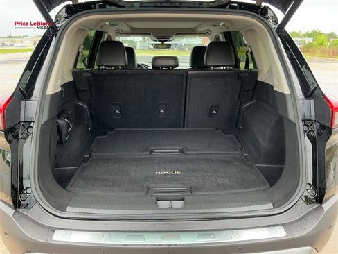 Used 2023 Nissan Rogue SL w/ SL Premium Package image 14