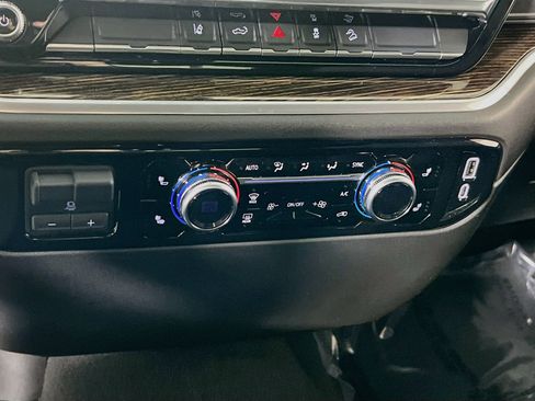 Used 2025 GMC Sierra 2500 SLE image 15