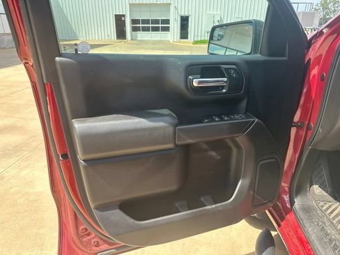 Used 2019 Chevrolet Silverado 1500 Custom Trail Boss w/ Custom Convenience Package AWD/4WD image 6