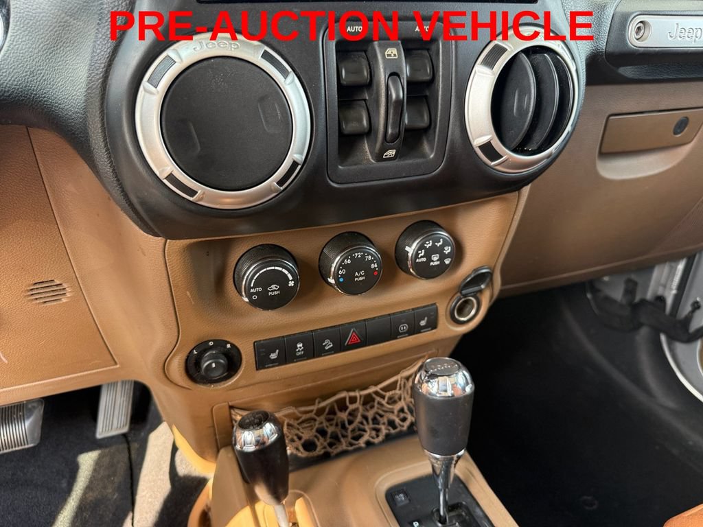Used 2011 Jeep Wrangler Unlimited Sahara w/ Connectivity Group AWD/4WD image 18
