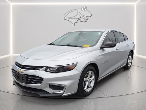Used 2018 Chevrolet Malibu LS image 1