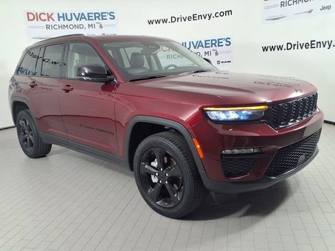 Used 2023 Jeep Grand Cherokee Limited w/ Black Appearance Package AWD/4WD image 3