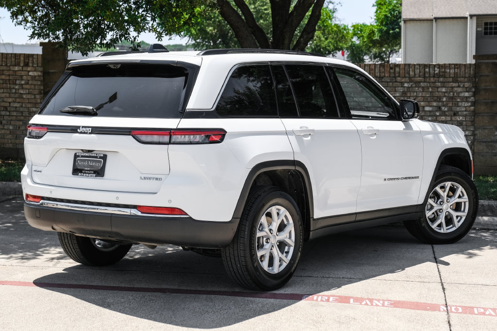 Used 2023 Jeep Grand Cherokee Limited w/ Luxury Tech Group II AWD/4WD image 15