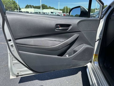 Used 2025 Toyota Corolla LE FWD image 19