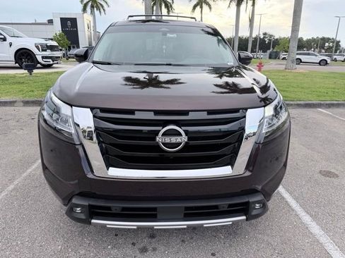 Used 2022 Nissan Pathfinder SL w/ SL Premium Package FWD image 1