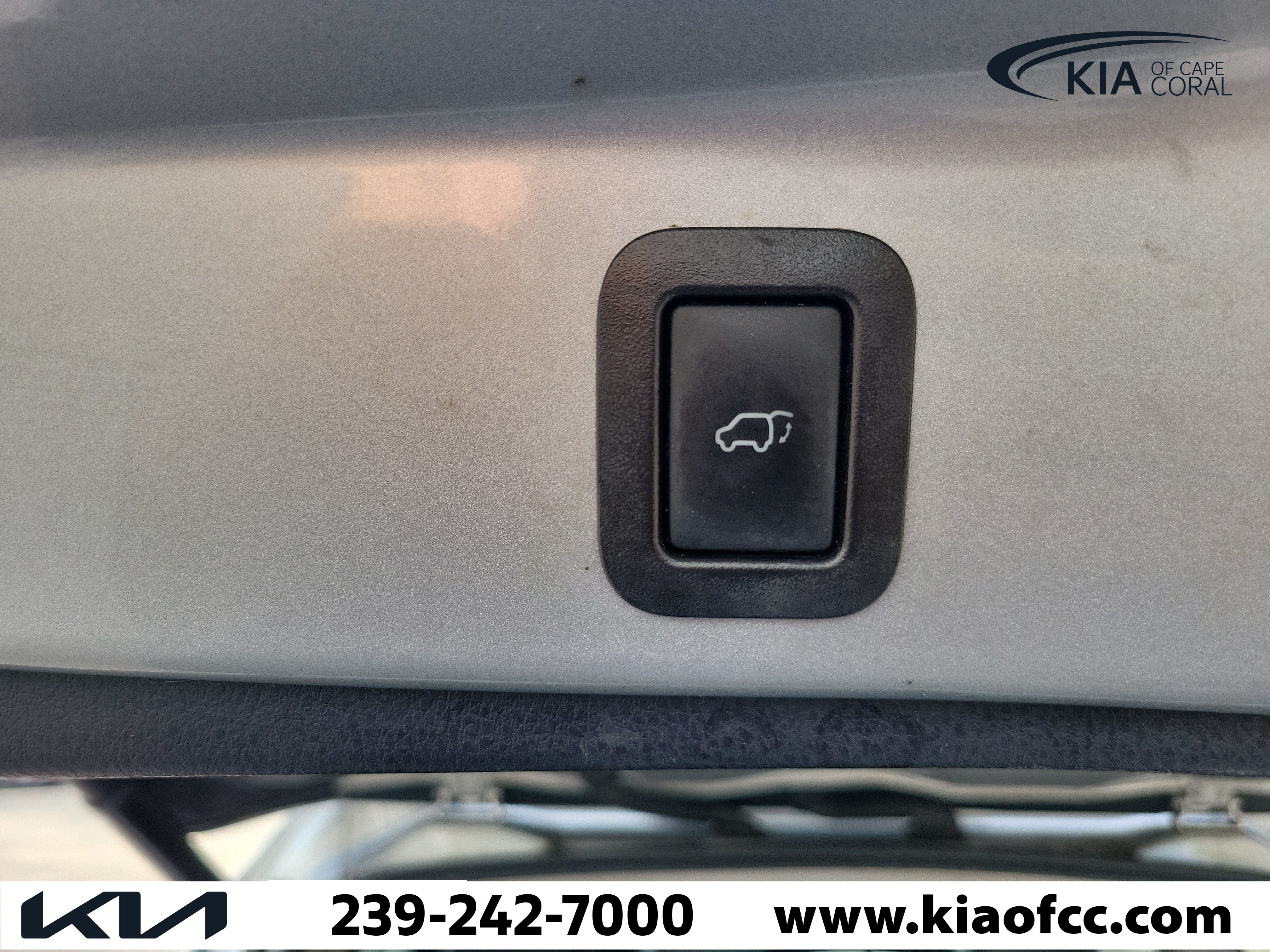 Used 2019 Toyota Highlander XLE FWD image 12