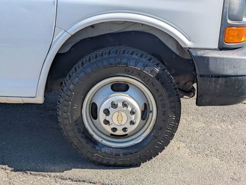 Used 2014 Chevrolet Express 3500 Work Van image 16