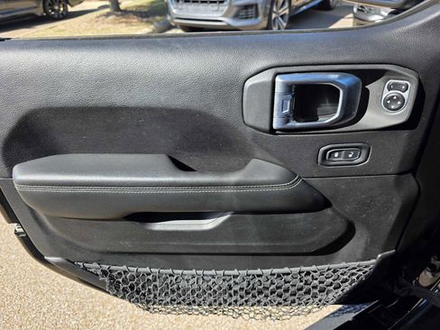 Used 2019 Jeep Wrangler Unlimited Sahara w/ Quick Order Package 24M Moab image 18