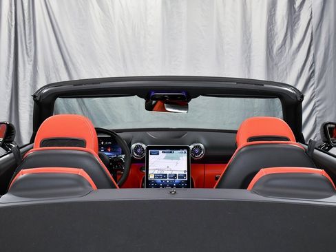 Used 2022 Mercedes-Benz SL 63 AMG 4MATIC w/ Driver Assistance Package image 99