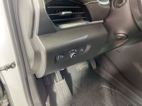 Used 2020 Chevrolet Traverse Premier image 28