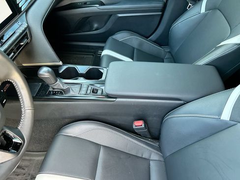 Used 2025 Toyota Camry SE FWD image 29