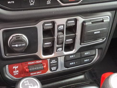 Used 2025 Jeep Wrangler Unlimited Rubicon image 24