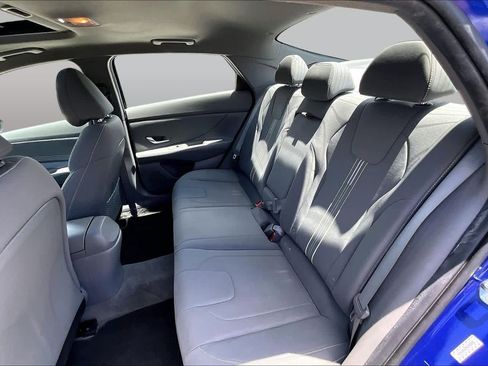 Used 2022 Hyundai Elantra SEL w/ Convenience + Premium Package FWD image 16