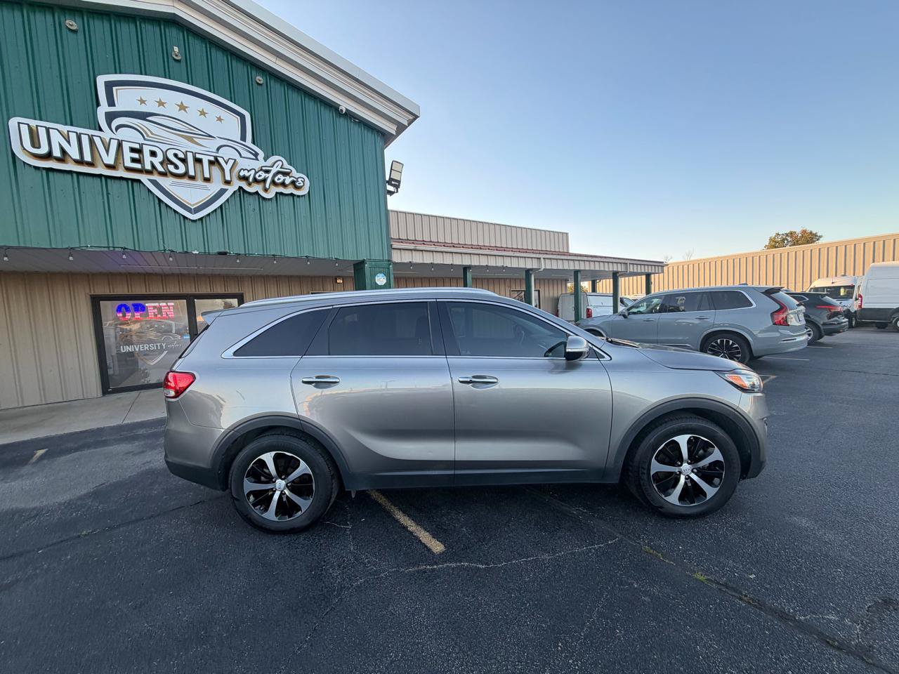 Used 2017 Kia Sorento EX w/ EX V6 Premium Package FWD image 2