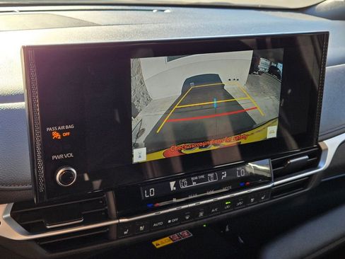 Used 2025 Toyota Sienna Limited image 25