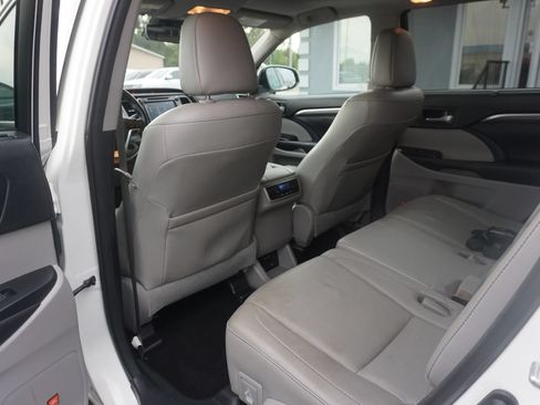 Used 2017 Toyota Highlander Limited AWD/4WD image 17