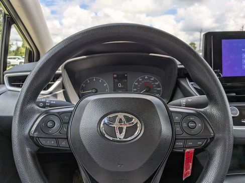 Used 2025 Toyota Corolla LE FWD image 21