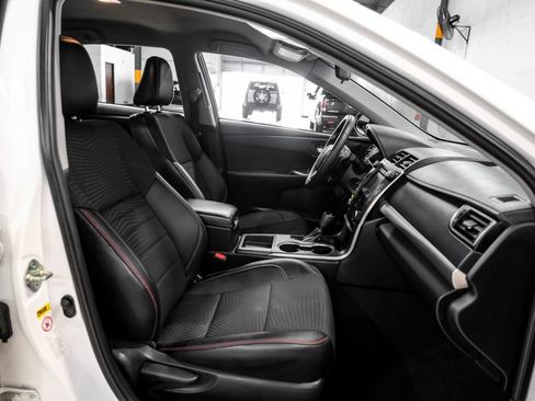Used 2015 Toyota Camry SE FWD image 30