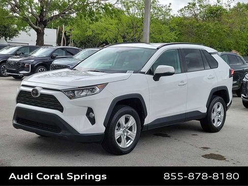 Used 2021 Toyota RAV4 XLE w/ Convenience Package FWD image 4