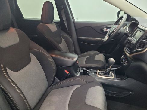 Used 2015 Jeep Cherokee Sport FWD image 21