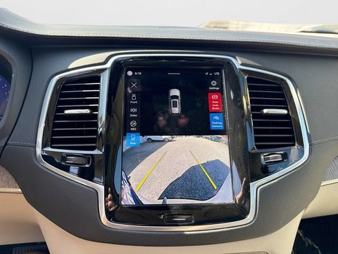 Certified 2023 Volvo XC90 B6 Ultimate w/ Protection Package AWD/4WD image 28