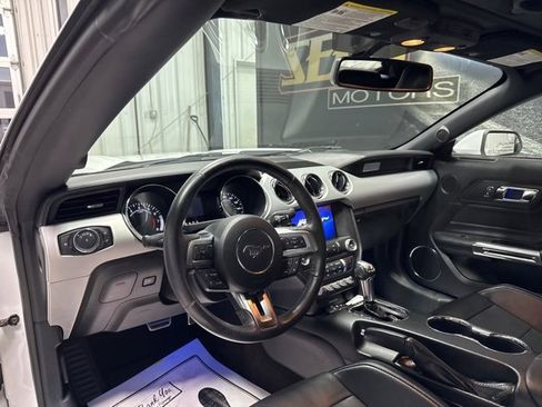 Used 2017 Ford Mustang Premium image 6