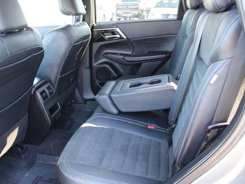 Used 2022 Mitsubishi Outlander SE image 26