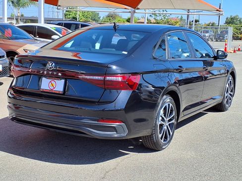 Used 2025 Volkswagen Jetta Sport FWD image 6
