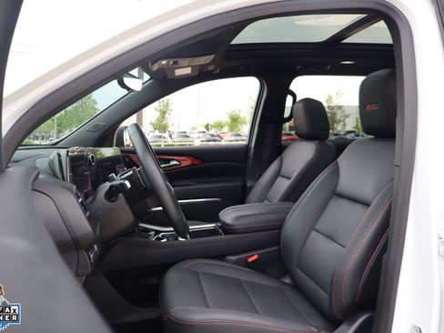 Used 2024 Chevrolet Traverse Z71 w/ Enhanced Driving Package AWD/4WD image 11