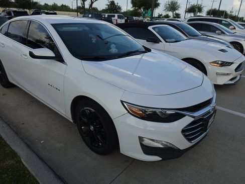Used 2019 Chevrolet Malibu LT w/ Driver Confidence Package II FWD image 2