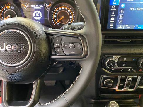 Used 2025 Jeep Wrangler Unlimited Sport AWD/4WD image 31