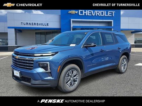 Used 2026 Chevrolet Traverse LT w/ Driver Confidence Package FWD image 1
