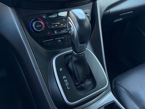 Used 2017 Ford C-MAX Energi SE w/ Equipment Group 402A FWD image 16