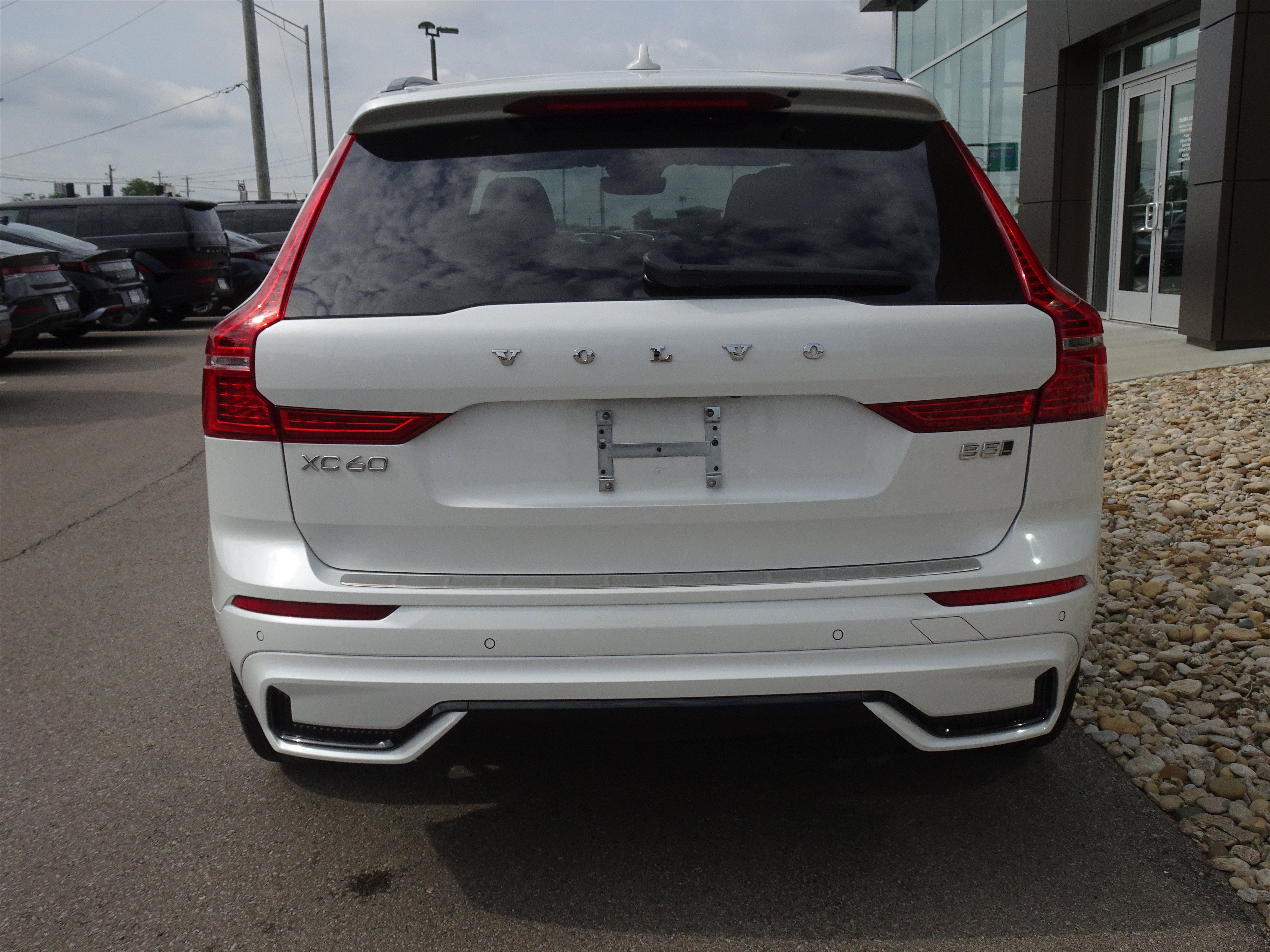 Used 2025 Volvo XC60 B5 Ultra w/ Protection Package Premier AWD/4WD image 4
