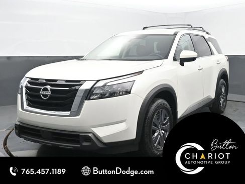 Used 2023 Nissan Pathfinder SV image 1