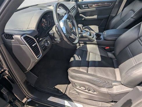 Used 2023 Porsche Cayenne image 13