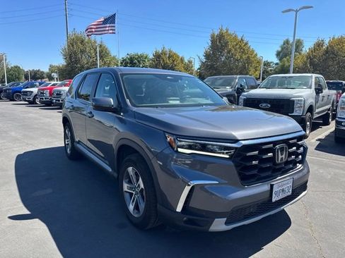 Used 2025 Honda Pilot EX-L image 4