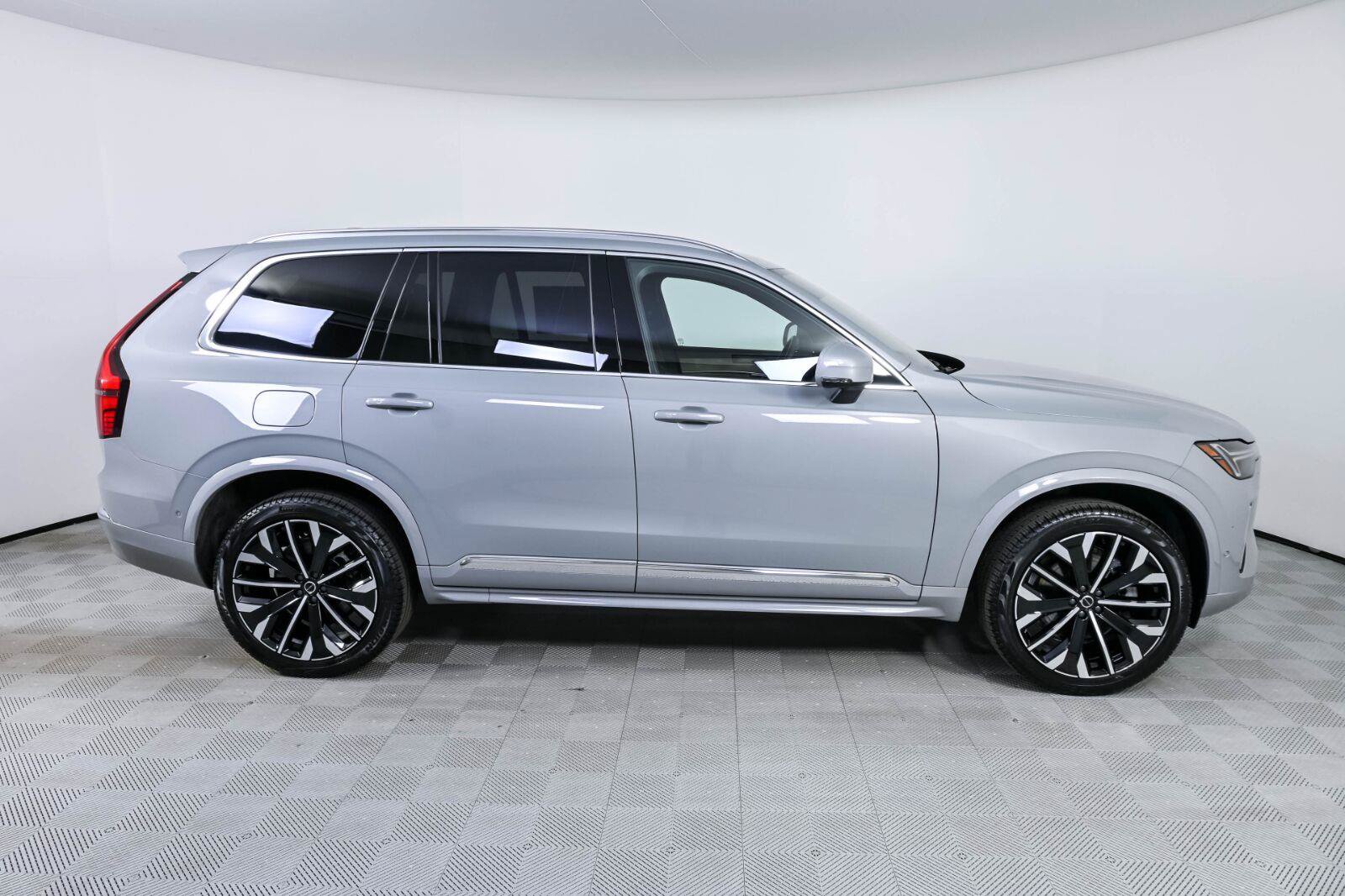 Certified 2026 Volvo XC90 B6 Plus AWD/4WD image 25