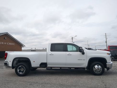 Used 2022 Chevrolet Silverado 3500 LT w/ Convenience Package image 2