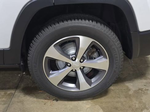 Used 2020 Jeep Cherokee Limited image 33