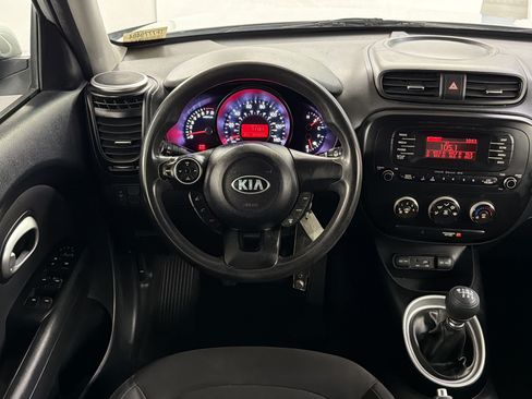 Used 2015 Kia Soul FWD image 25