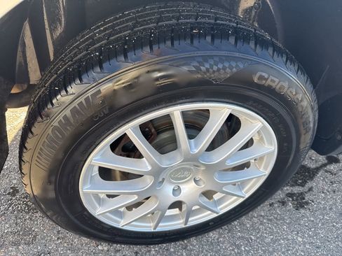 Used 2011 Lincoln MKX AWD image 11