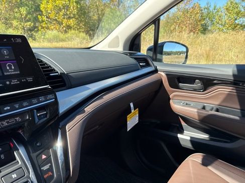 New 2026 Honda Odyssey Touring image 26