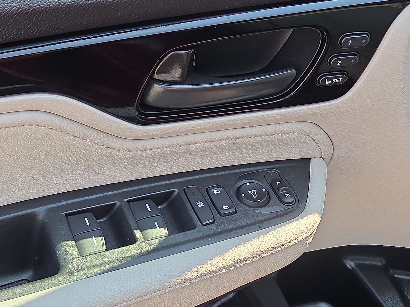 Used 2025 Honda Odyssey Touring image 15